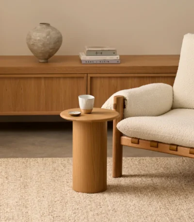 طاولة جانبية إيلي – تصميم خشبي عملي, متينة وعملية, تناسب كل الغرف