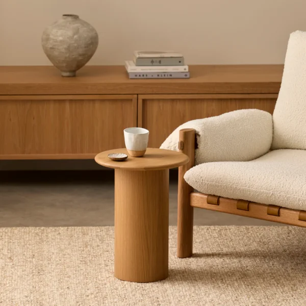 طاولة جانبية إيلي – تصميم خشبي عملي, متينة وعملية, تناسب كل الغرف