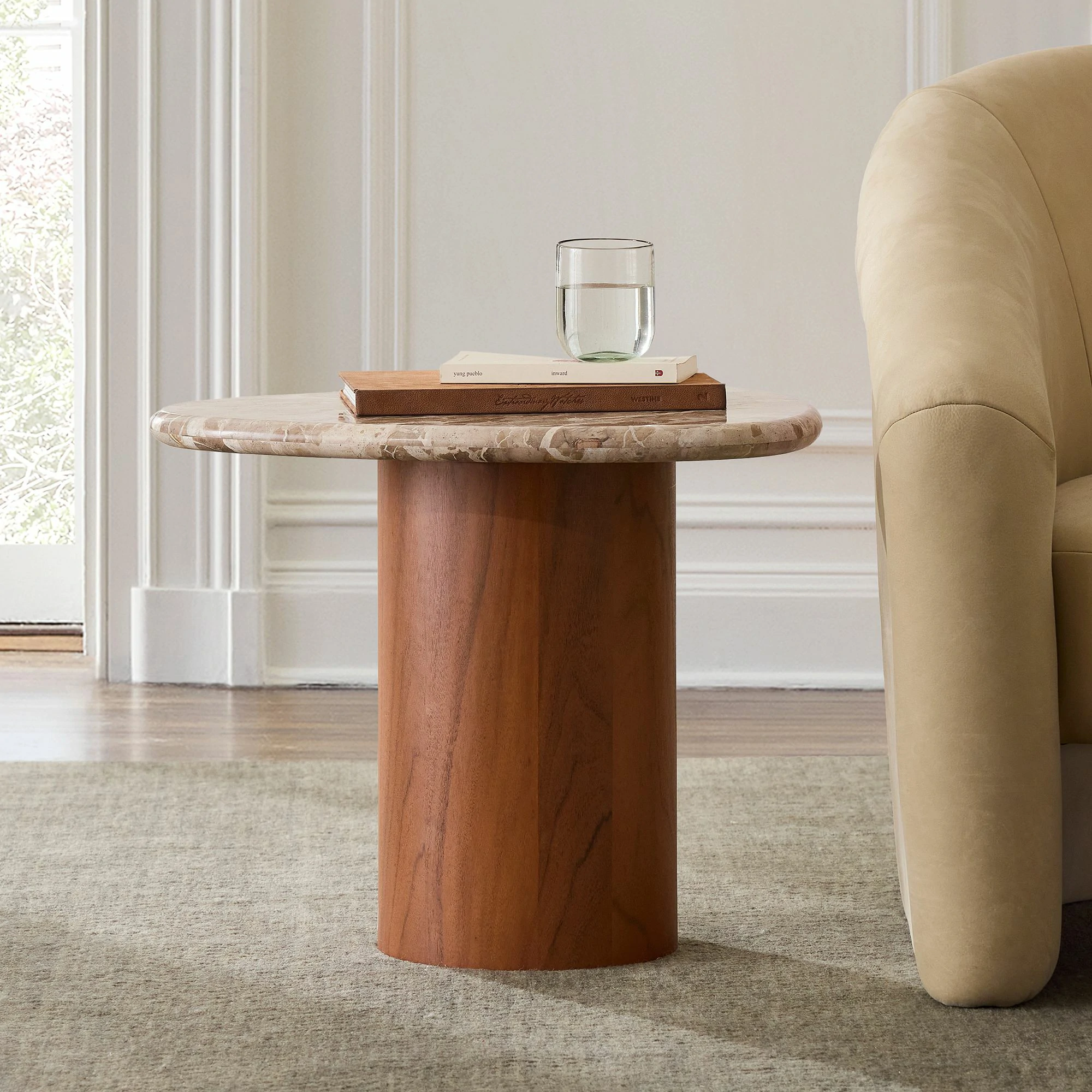 alora-marble-side-table-1-xl طاولة جانبية جوفا ,سطح رخامي ,تصميم أنيق ,لمسة فخامة