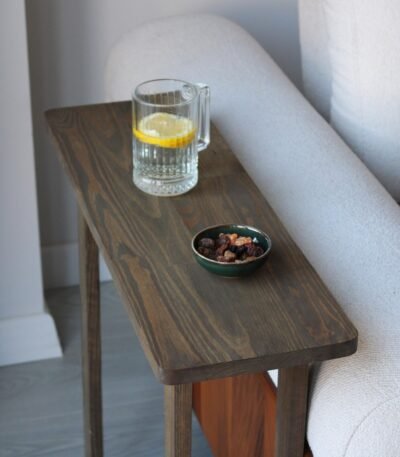 طاولة جانبية لوكا, سهلة التنظيف, تصميم متين وعصري