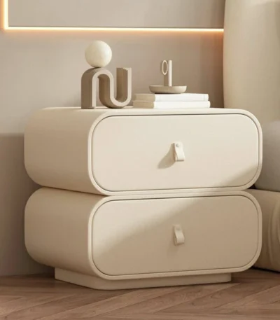 كومودينة جانبية لولا من تصميم العائلة، بتصميم أنيق وعملي وخامات عالية الجودة،